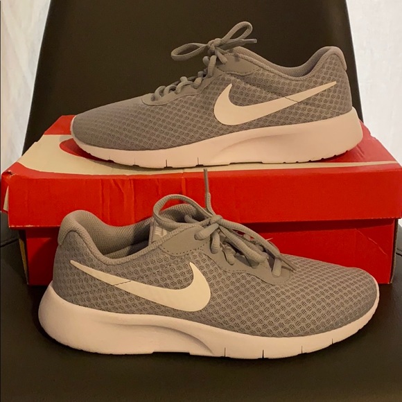 nike tanjun wolf grey
